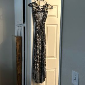 Beautiful Knox rose long sleeveless Dress